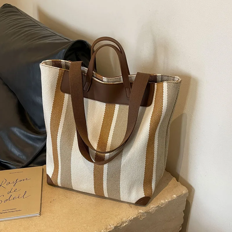 Casual skuldertaske med MetroStripe – Praktisk og stilfuld