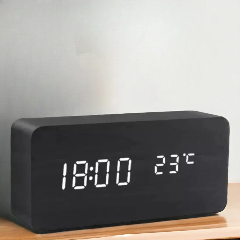 LED Ur med Trædesign - Stemmebetjening og Temperaturvisning