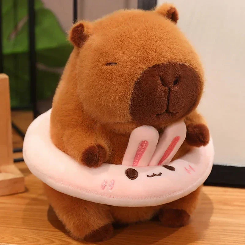 Fluffy Capybara med Flydende Plüsht legetøj