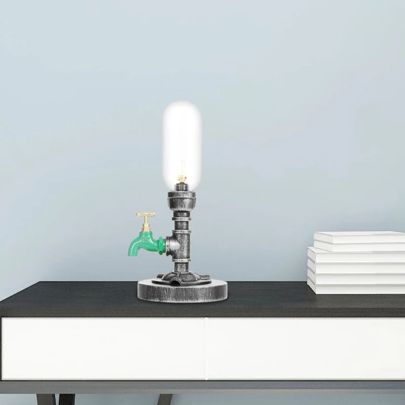 Stilfuld Bordlampe i Klart Glas med Rund Skærm