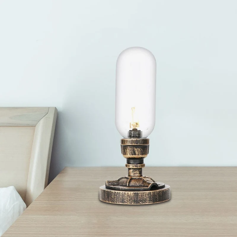 Stilfuld Metal Bordlampe med Industrielt Design
