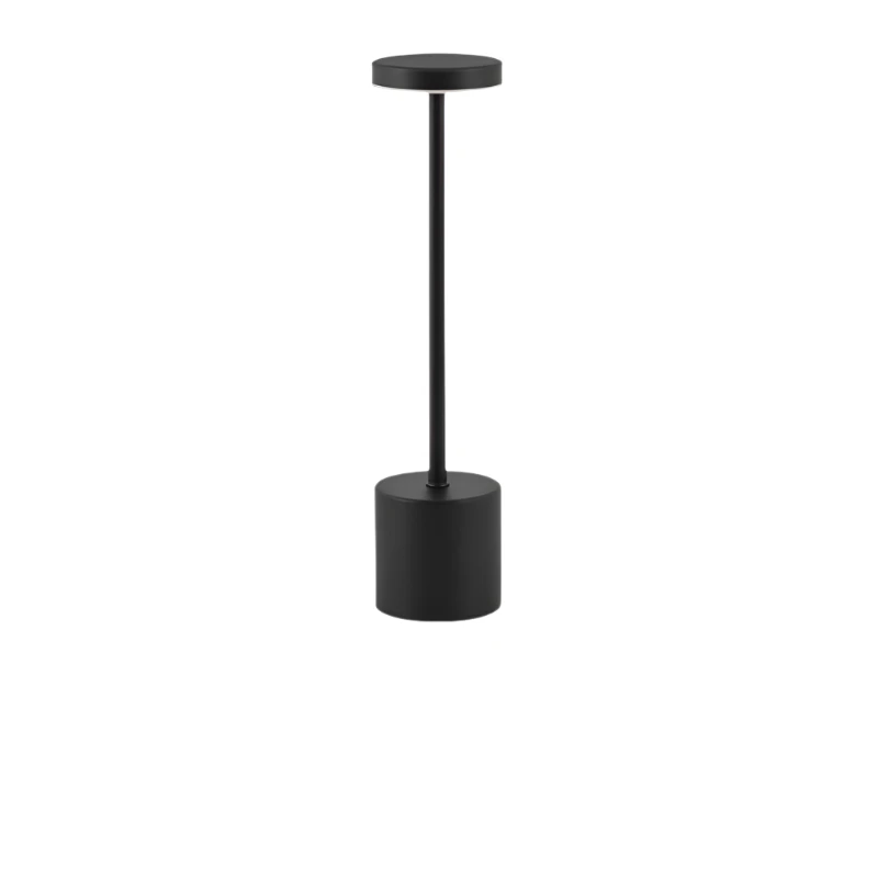 Stilfuld Bordlampe i Kremhvid