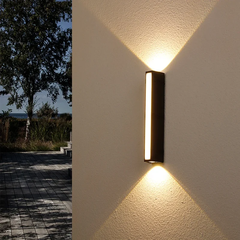 Elegant LED Væglampe til Udendørs Brug