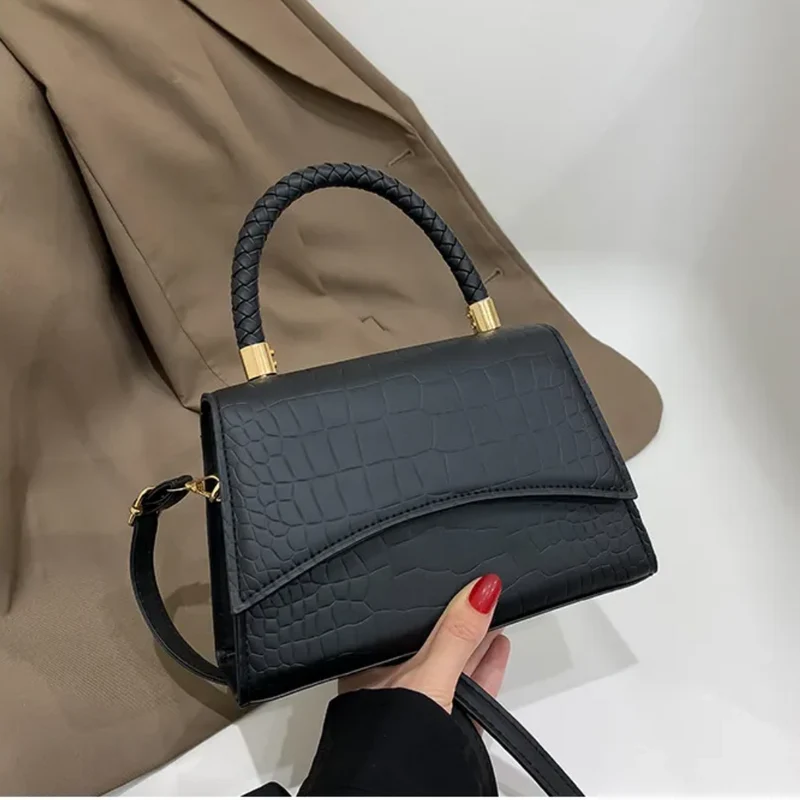 Elegant Damehåndtaske med Justerbar Rem og Magnetlukning