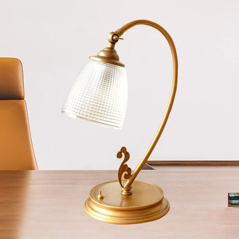 Vintage Bordlampe i Guldmetal – Skab Hygge i Dit Hjem