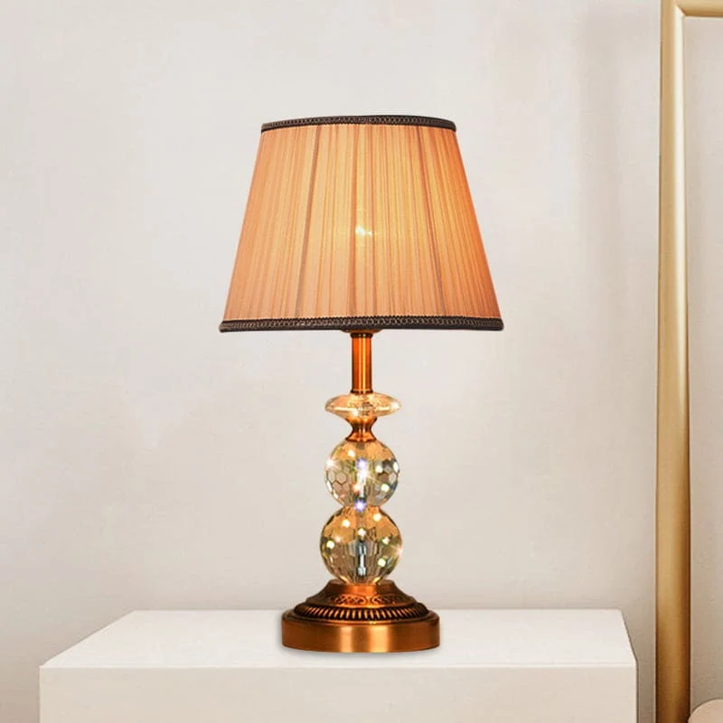Elegant Bordlampe i Krystal med Moderne Kegleform