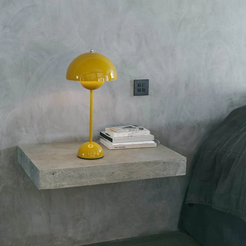 Trådløs Sengelampe med LED – Stilrent Design og Blødt Lys