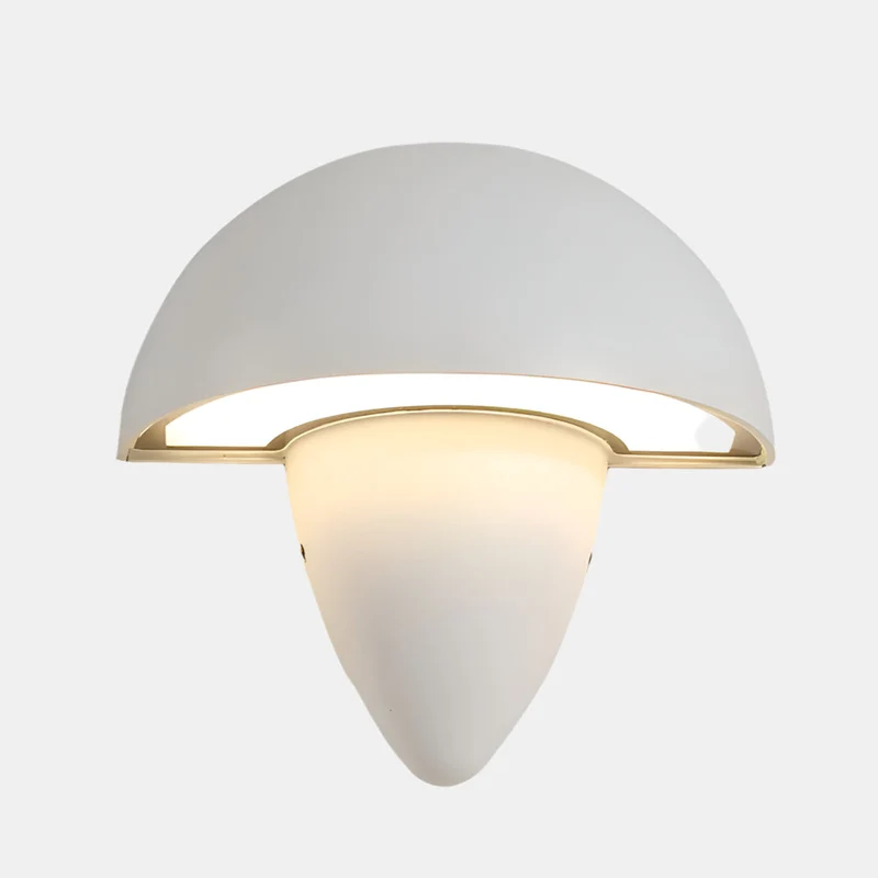Elegant Udendørs Væglampe med Vejrbestandigt Design