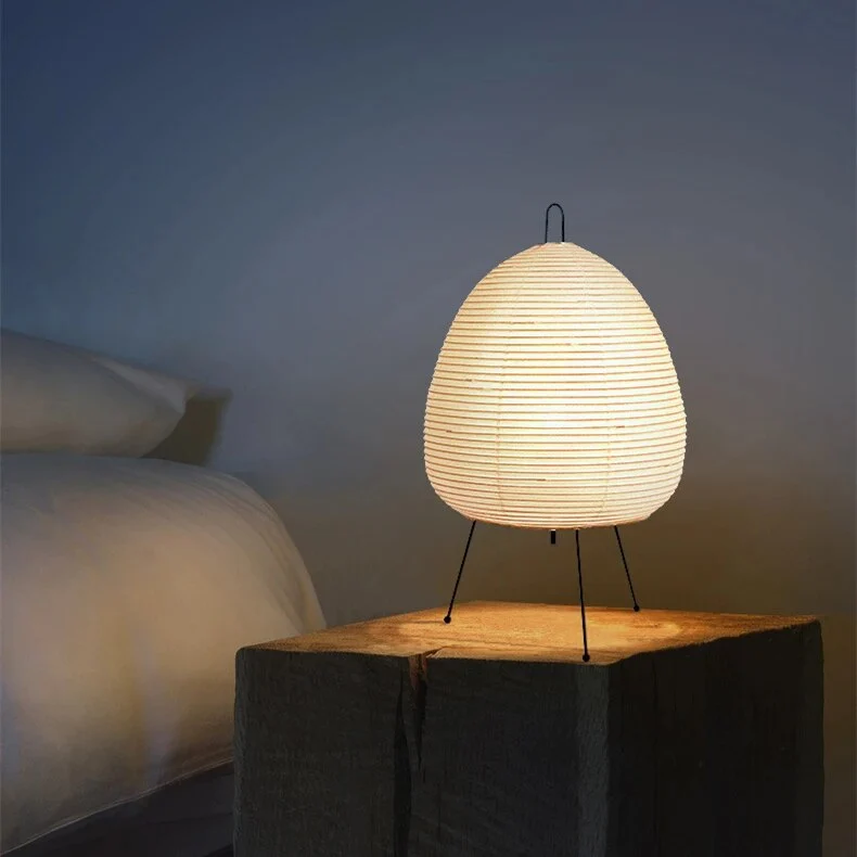 Elegant Natlampe med Rispapirskærm og Tripod Base
