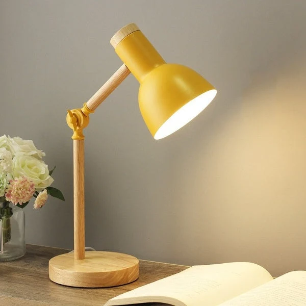 Justerbar Skrivebordslampe i Træ til Optimal Arbejdslys