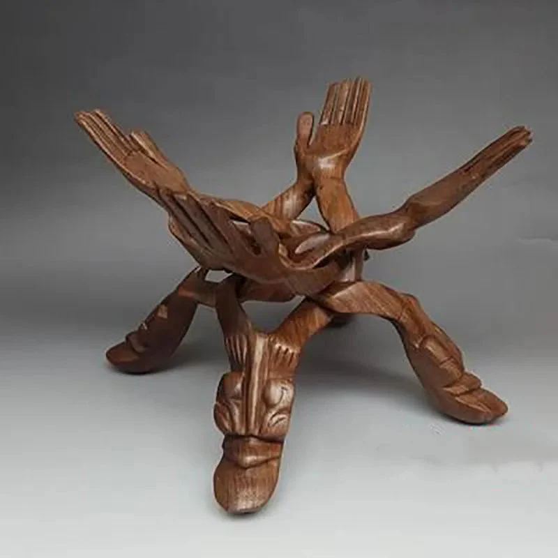 Serene Sculpture Wooden Luck Bearer Serveringsfad