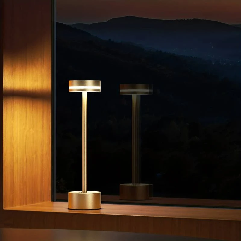 Elegant LED Bordlampe i Guldaluminium med Touchkontrol