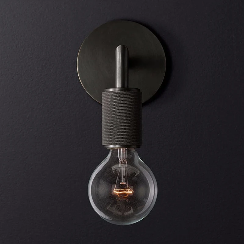 Elegant Væglampe i Messing med Dobbelt Lyskilde Design