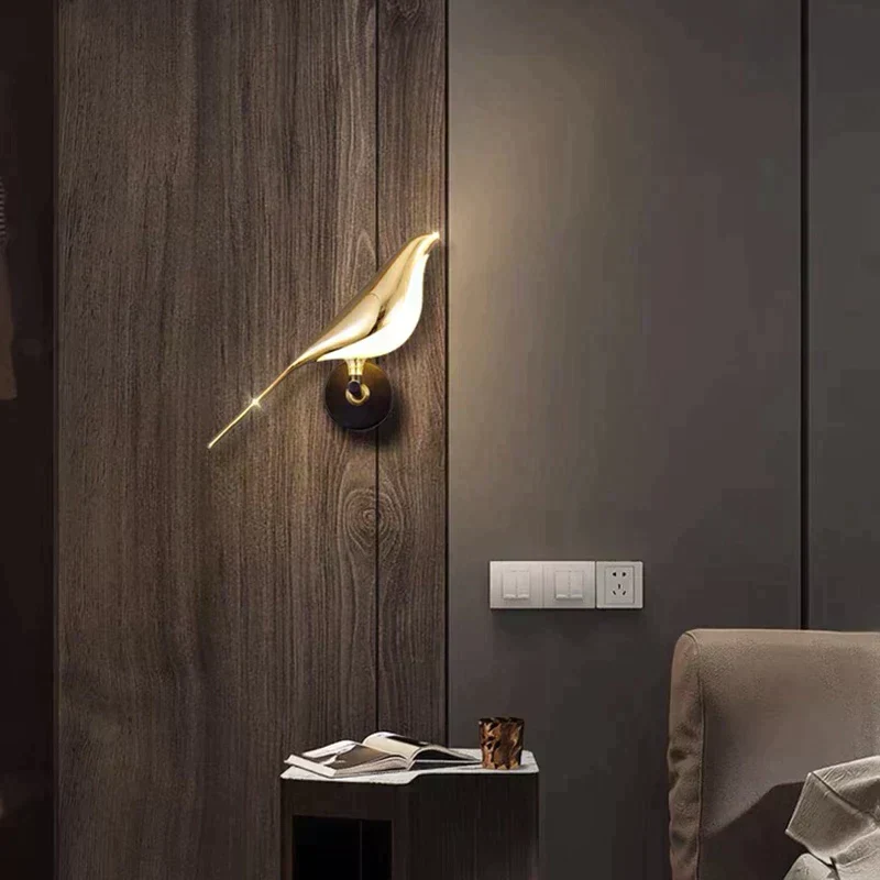 Elegant LED Væglampe med Fuglemotiv - Energibesparende Design