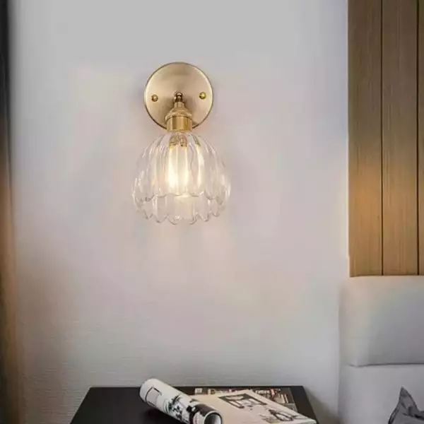 Væglys i Vintage Glas med Tulipan Design og Messing Finish
