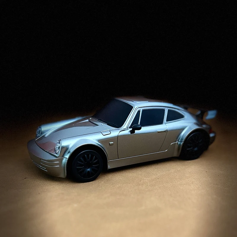 RC-driftbil med retrodesign til sjov og leg